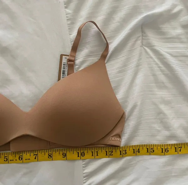 SKIMS wireless form push up plunge bra ochre - Image 4