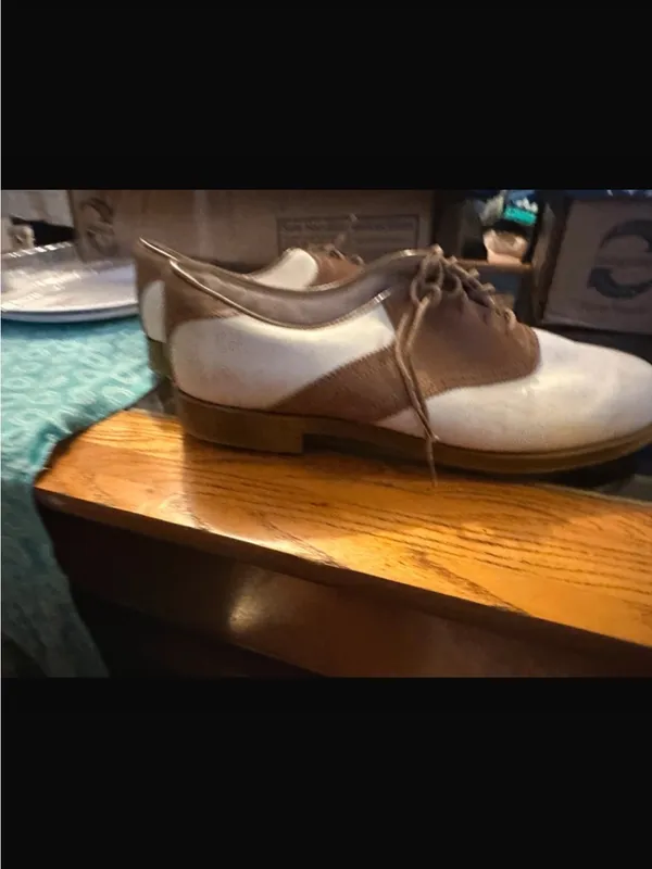 Women’s Two-Tone Saddle Oxford Shoes in White and Brown - Image 3