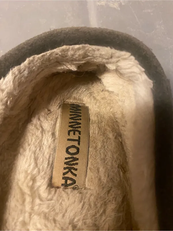 Minnetonka Moccasin Slippers Shoes Cally Size 7.5 Brown Suede Fur Inside 4015 H - Image 6