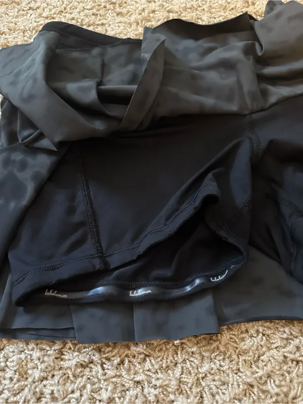 Lululemon Hit Your Stride Skirt – Animal Swirl Deep Coal Black – Size 6 – EUC - Image 6