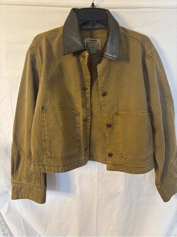 Ci Sono Cropped Olive Green Jacket with Black Contrast Collar - Image 4