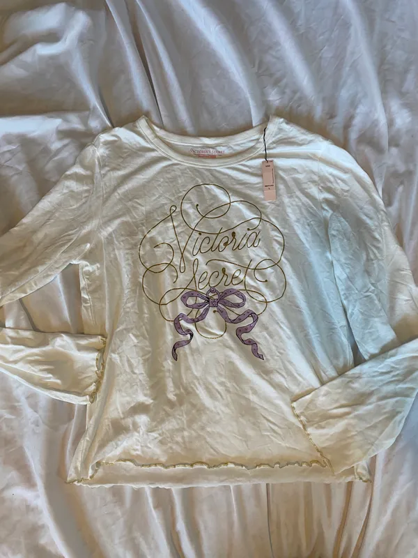 Victoria's Secret BNWT gold purple bow long sleeve Tshirt - Image 2
