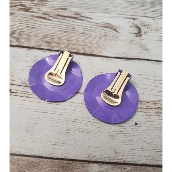 Vintage Clip On Earrings Hammered Design Purple Pushed In Circle Retro - Image 3