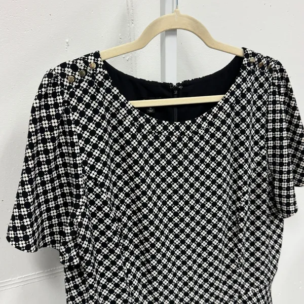 Talbots Black White Geometric Floral Dot Fit Flare Dress Button Shoulder Size 16 - Image 3