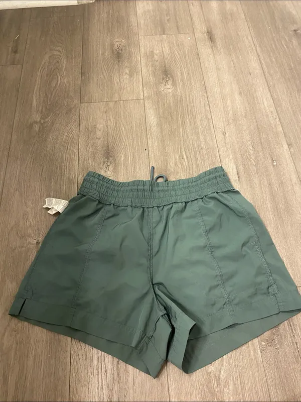 Old Navy Stretch Tech Women’s shorts - Image 5