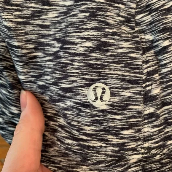 Lululemon Runderful Long‎ Sleeve Top Womens 10 Black Athletic Running Activewear - Image 4