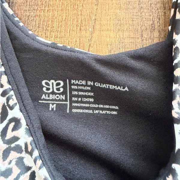 Albion Fit Leopard Bella Crop Long Sleeve Swim Top Size M - Image 4