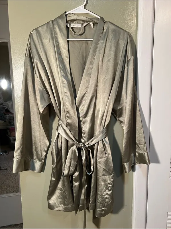 Victoria's Secret Women's One Size Silky Satin Robe Pale‎ Light Green True Wrap - Image 2