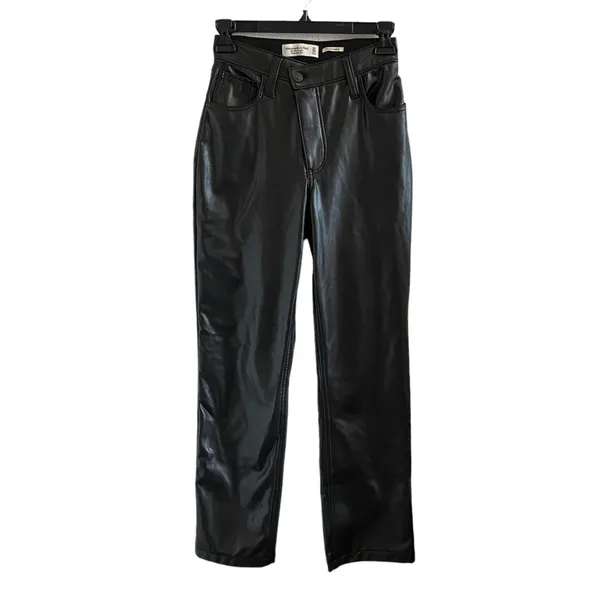 Abercrombie & Fitch 90s Straight Ultra High Rise Leather Pants Curve Love - Image 4