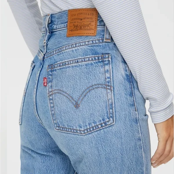 Levi’s Wedgie Straight Distressed Jeans‎ in Blue Size 25 - Image 4