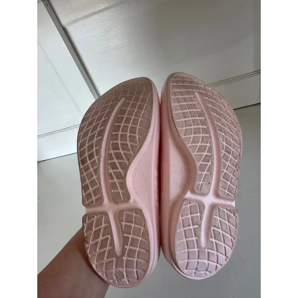 Oofos pink OOahh slide recovery sandals women's size 7 - Image 9