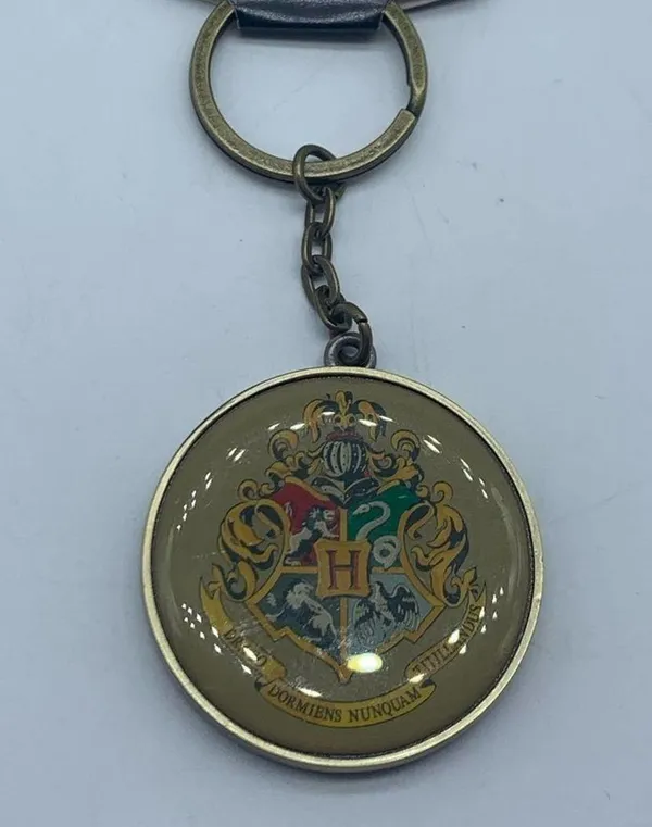 HARRY POTTER Hogwarts house crest and platform 9 3/4 keychain new in pac… - Image 9