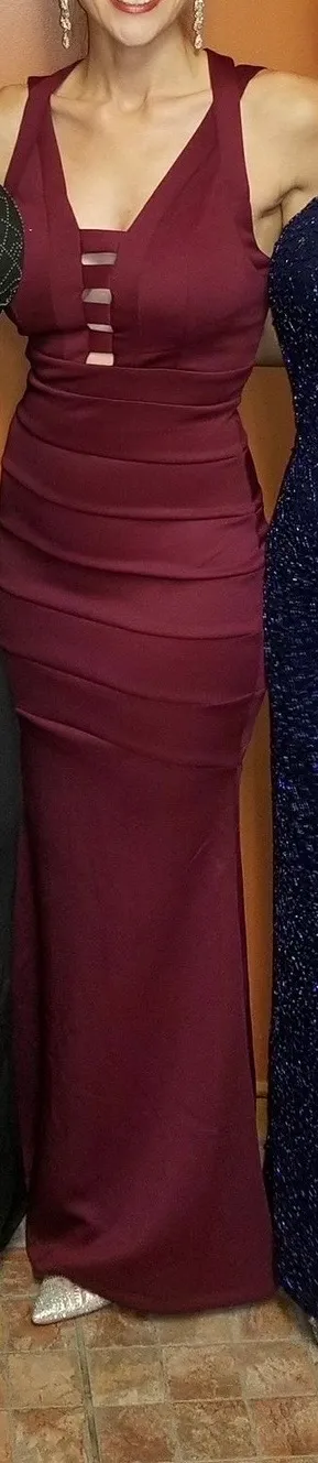 Floor length maroon formal gown Red - Image 2
