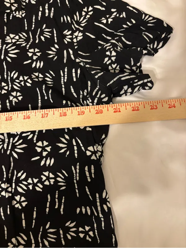 Orvis Women’s Large Black White Batik Print Rayon Button Front Shirt - Image 3