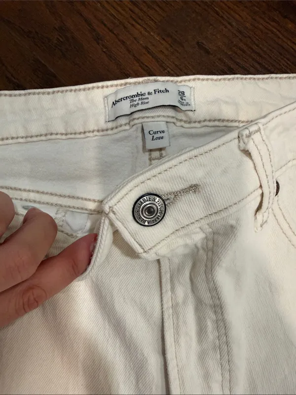 Abercrombie & Fitch Cream High-Rise mom jeans curvy love - Image 2