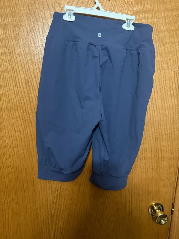 Halara NWT size medium blue Cropped Jogger shorts - Image 3