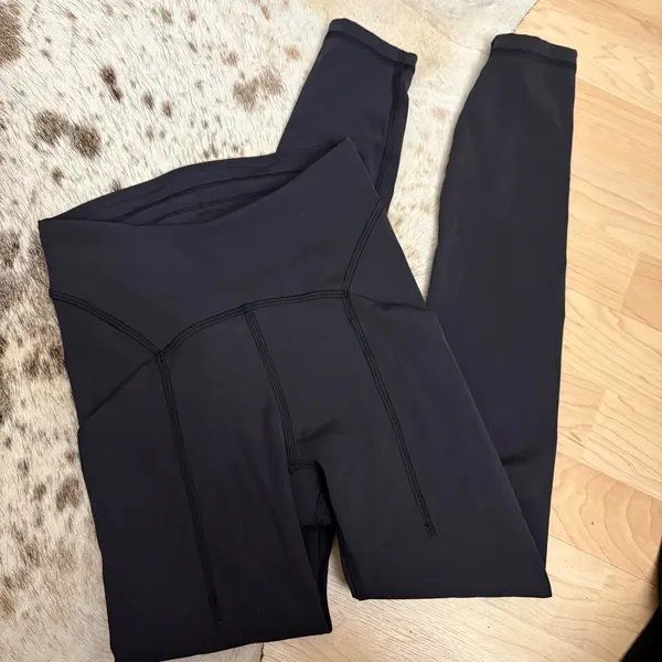 LULULEMON Power Thru High Rise Tight 25" Black Size‎ 0 - Image 2