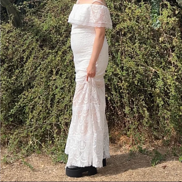 Elegant Off-Shoulder White Lace Dress - Image 3