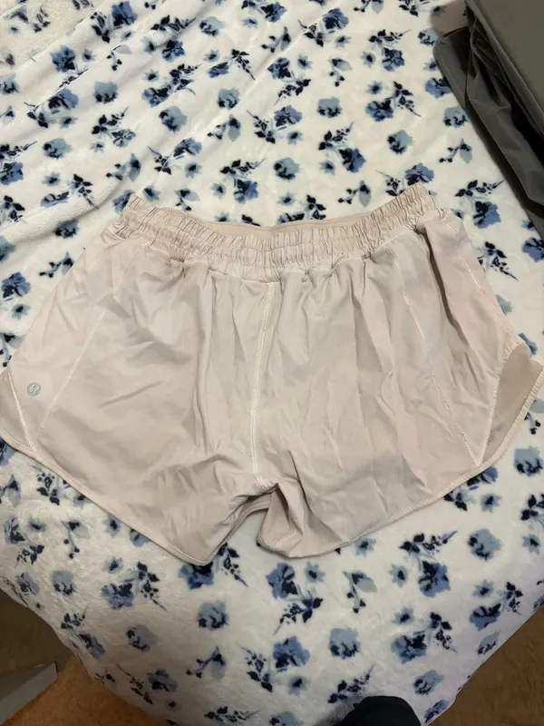 Lululemon Hotty Hot 2.5" Shorts - Image 2