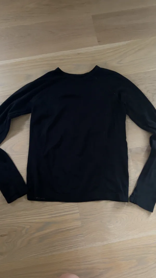 Black Athleta Top - Image 3