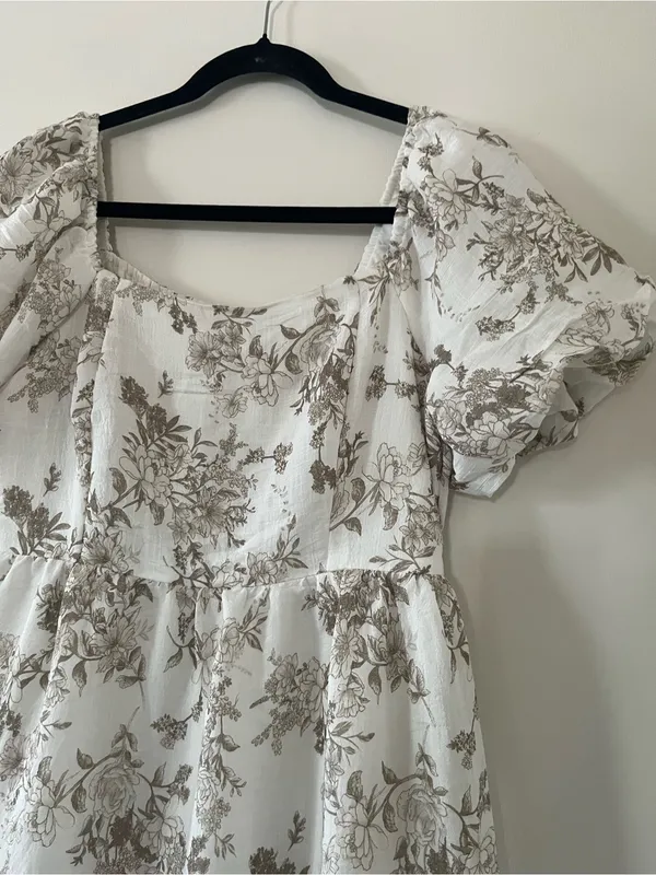 White Tan Floral Mini Dress Medium Puff Sleeve Cottagecore Balletcore Romantic - Image 2