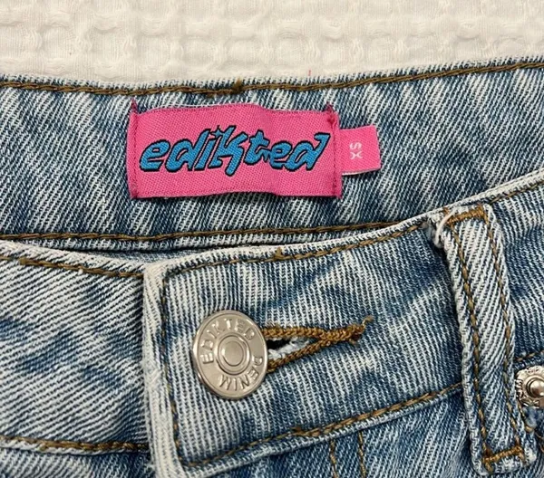 Edikted Raelyn Low Rise Light Wash Jeans XS - Image 3