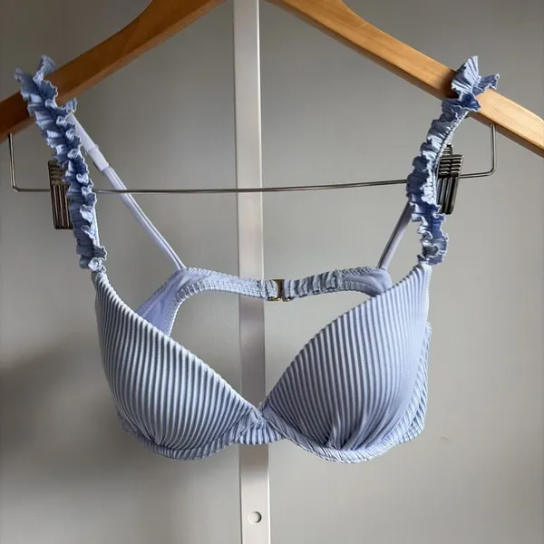 Hollister Baby Blue Ruffle Rib Push-Up Bikini Top Small - Image 2