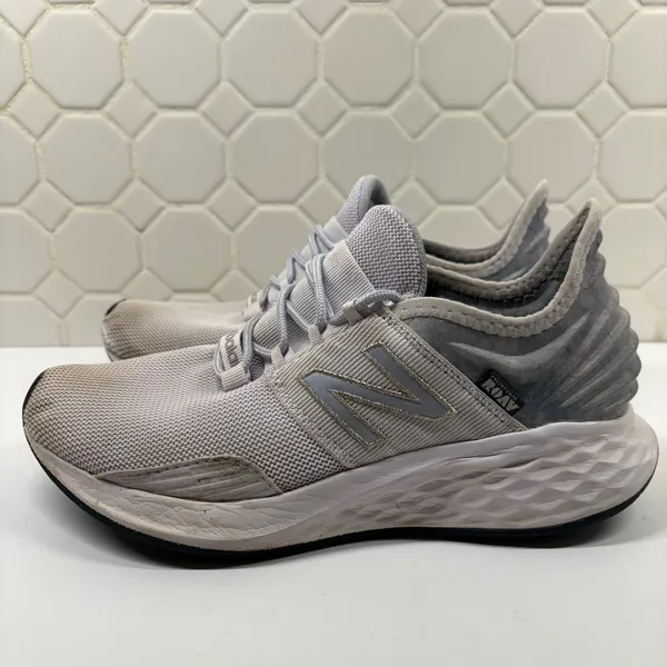 New Balance Fresh Foam Roav Women Size 8 Grey Running Shoes WROAVLG2 - Image 2