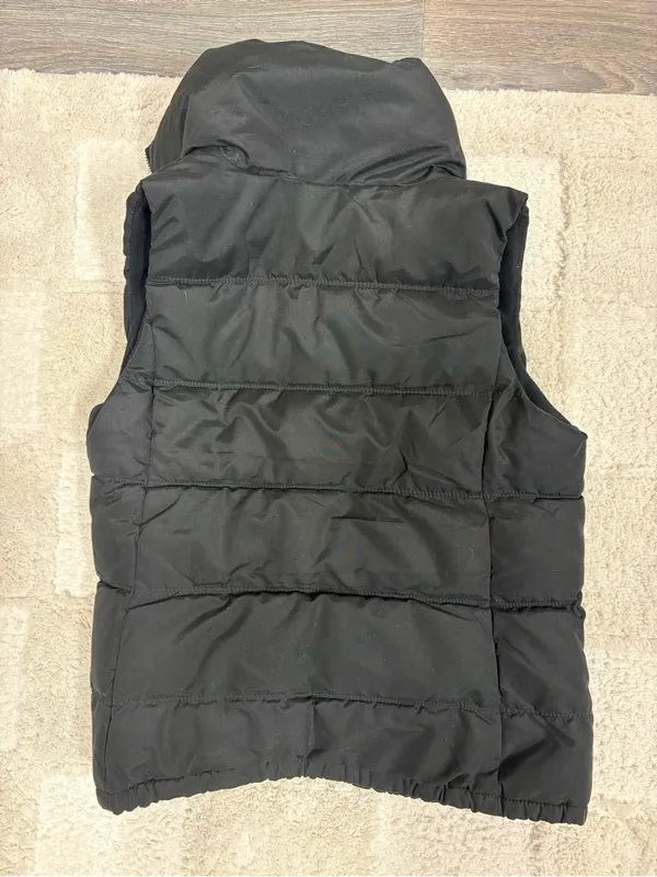 Old Navy Black Quilted Vest with Zip - Image 4