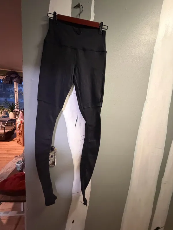 ALO Yoga Black High-Rise Performance Leggings. Goddess Legging. - Image 9