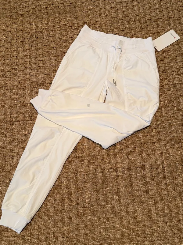 Lululemon Dance Studio Mid-Rise Joggers Lined - Image 3