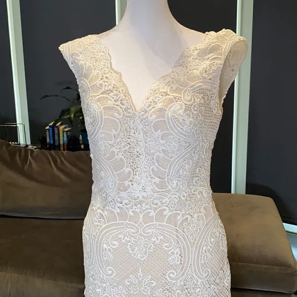 Women’s Bohemian Wedding Dress with Nude Lining Zip Up Back Size 2 NWT - Image 4
