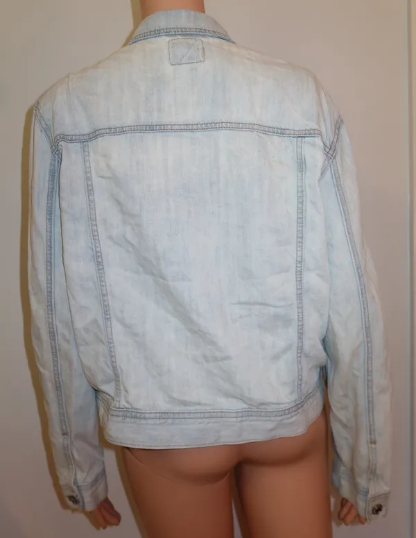 American Eagle Light Wash Jean Jacket - Image 3