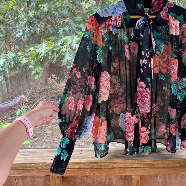 Cue Women's Black Colorful Floral Georgette Tie Neck Blouse Size 14 - Image 5
