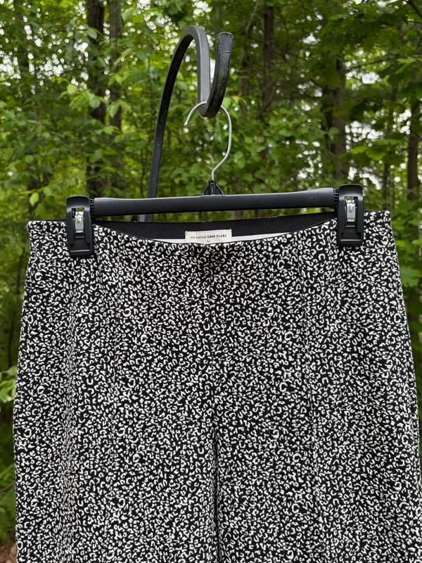 Anthropologie Essential Crop Flare Pant Size Small - Image 6
