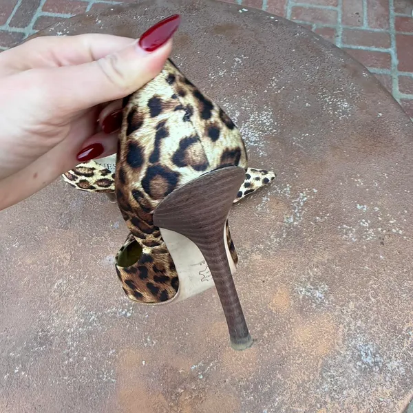 Vintage Y2K GUESS by Marciano leopard print pointed-toe stiletto pumps 8.5 / worn once - Image 6