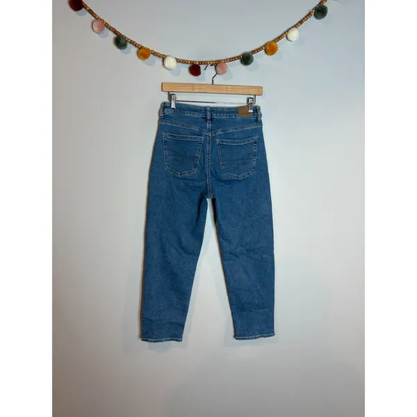 American Eagle medium wash Mom Straight Jeans - Image 4