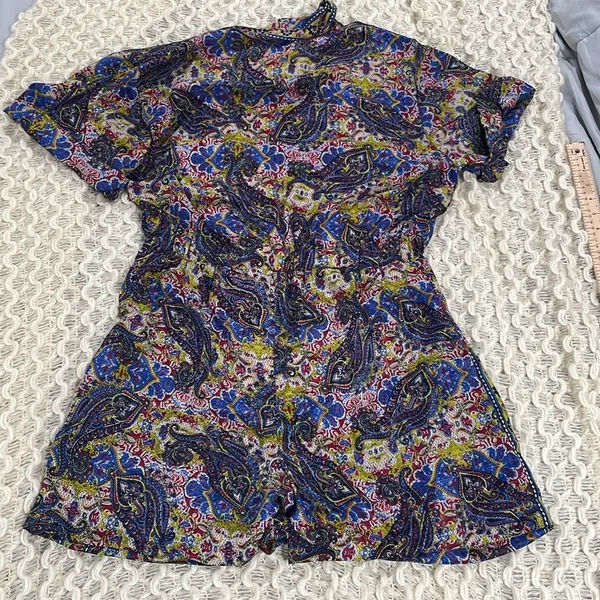 Lightweight short romper with short sleeves and pockets button front paisley NEW - Image 11