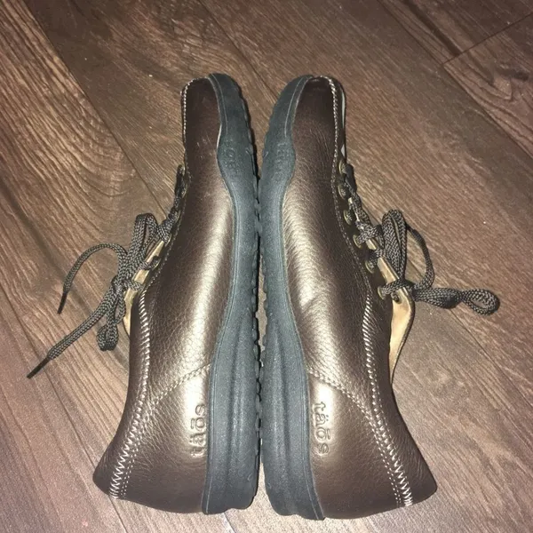 Taos Stealth brown lace up sneakers, size 7.5 - Image 3