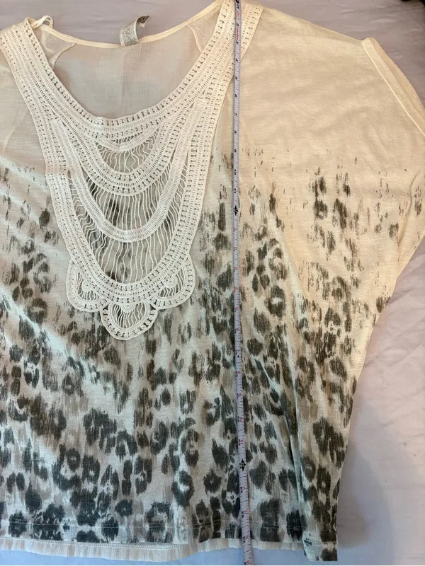Free People Ivory Leopard Print Crochet Lace Boho Poncho Top M - Image 8