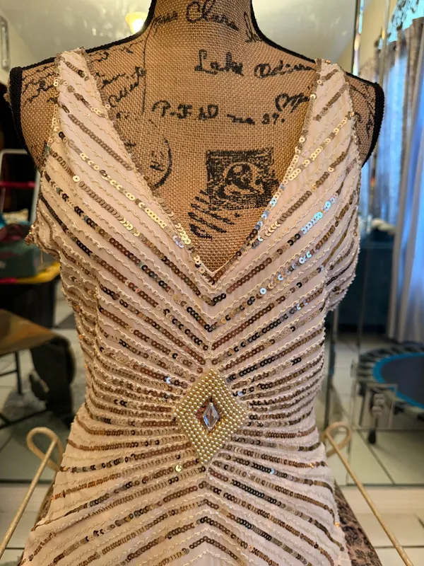 Stunning dress size M. ❤️ Gold Size M - Image 2