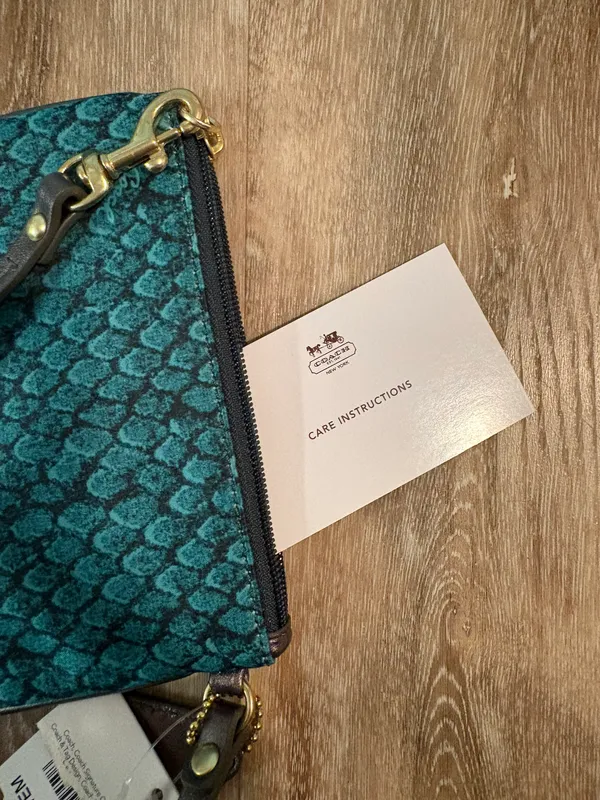 Emerald Snake Wristlet - Image 5