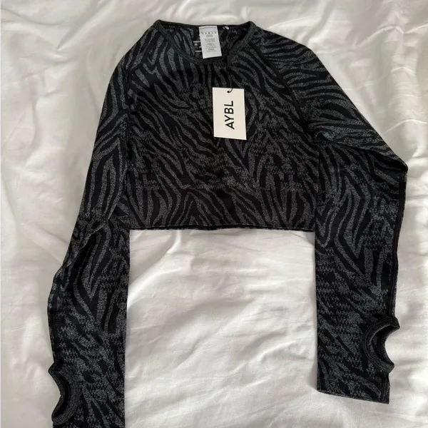 AYBL Workout Full Sleeve Crop Top NWT - Image 4