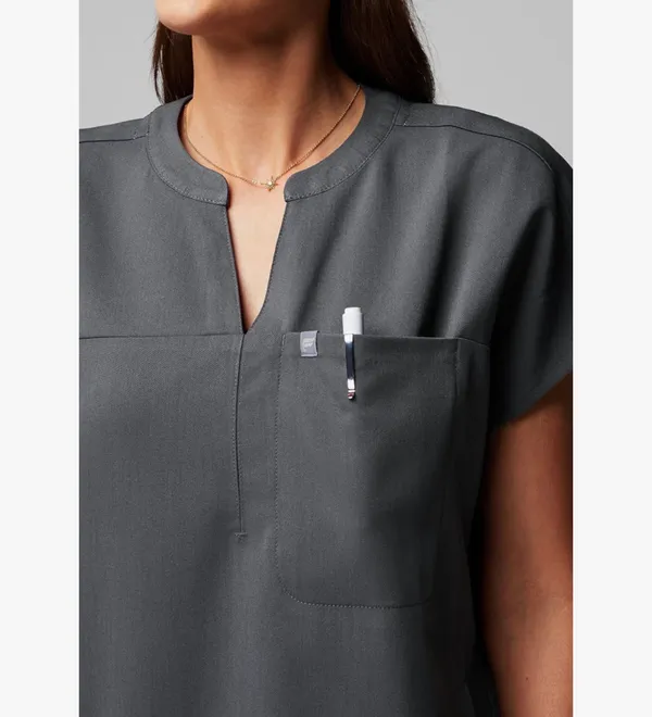Fabletics Women's Evolve 3-Pocket Scrub Top with an Oversized Fit - MotionTech, 4-Way Stretch, Wrinkle-Resist, Anti-Shrink - Image 5