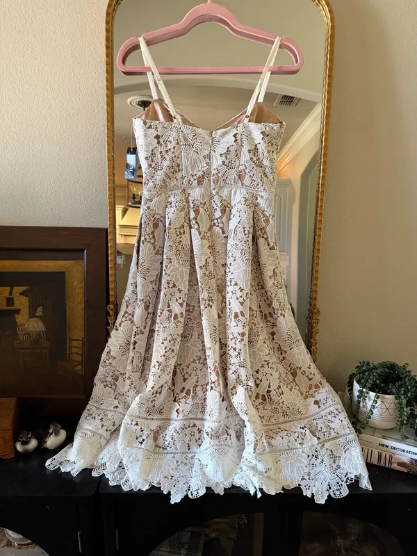 White House Black Market white lace midi dress with floral pattern, size 0 #lace #floral - Image 4