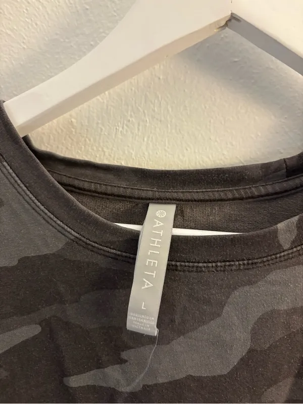 Athleta Charcoal Camo Crewneck Sweatshirt Size Large - Image 3