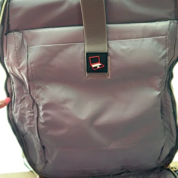 Black laptop backpack NWT gold, zippers, multitude of pockets - Image 8