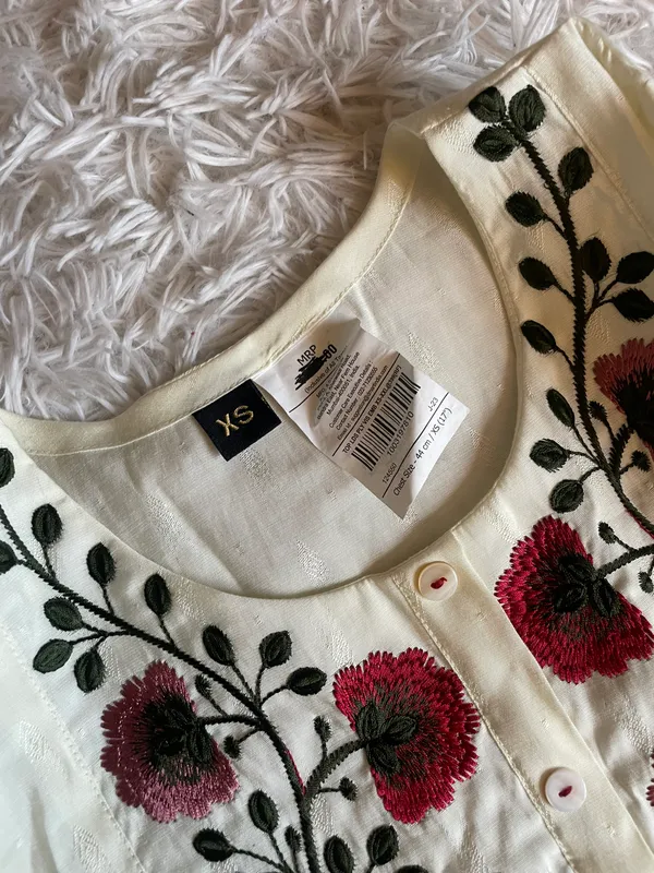 White Shirt/Kurti Size XS - Image 6