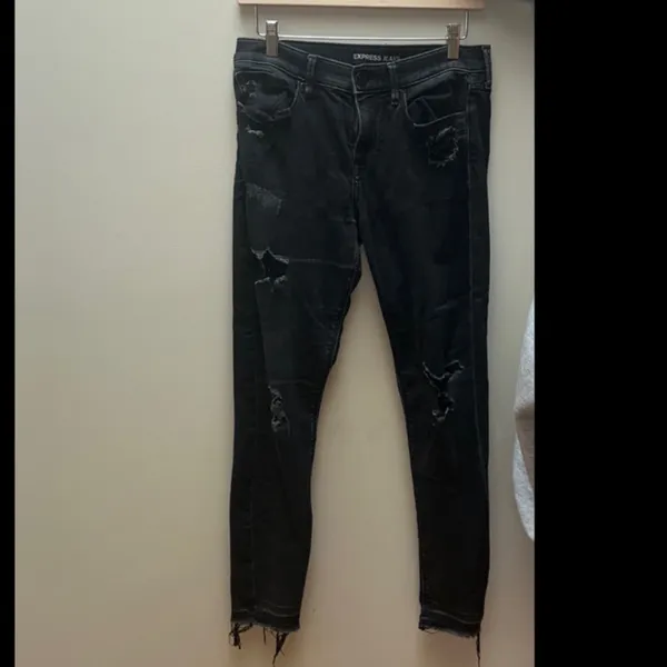 Black Distressed High Wasted Jeans - Image 2