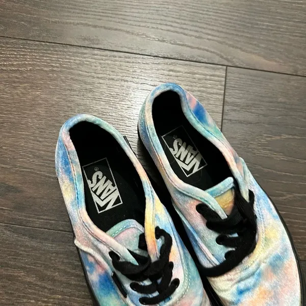 Vans Women’s 6 Tie Dye Platform Laceup Sneakers Shoes - Image 3